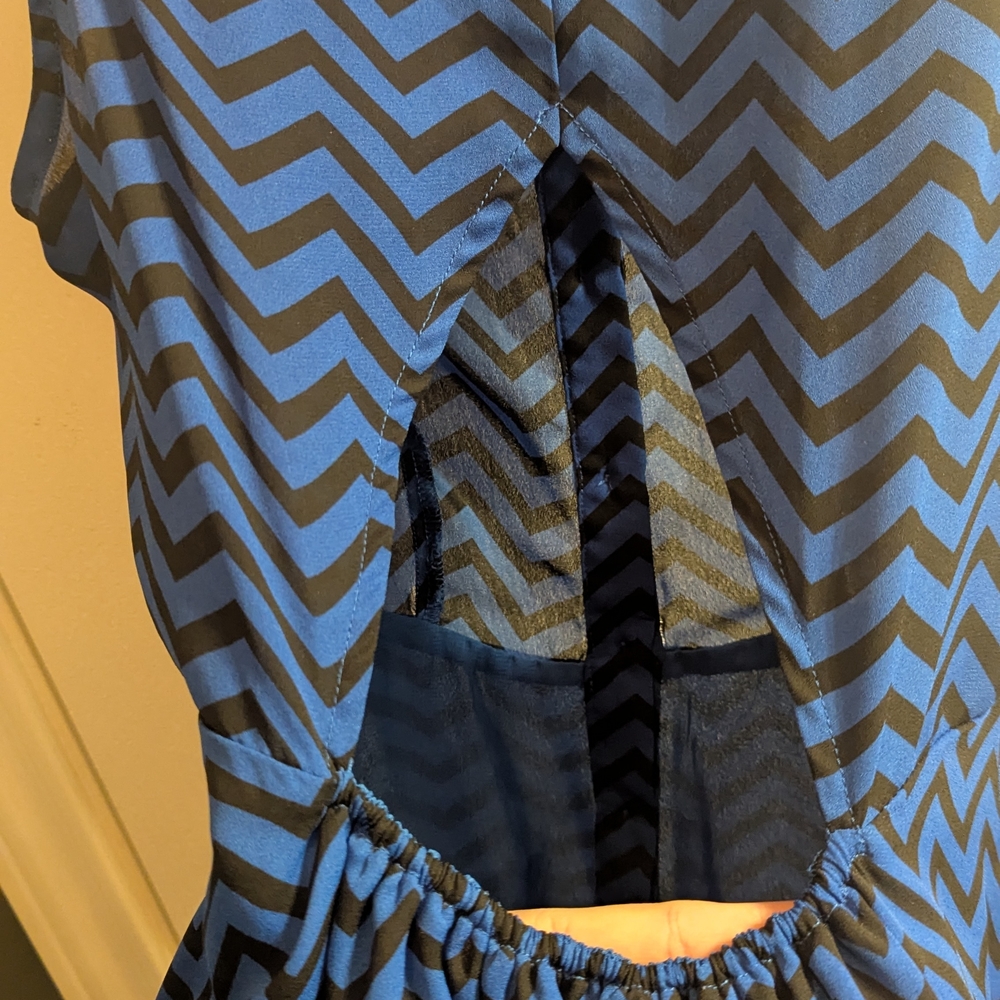 Ark & Co Blue and Black Zigzag Midi Dress - Picture 6 of 7